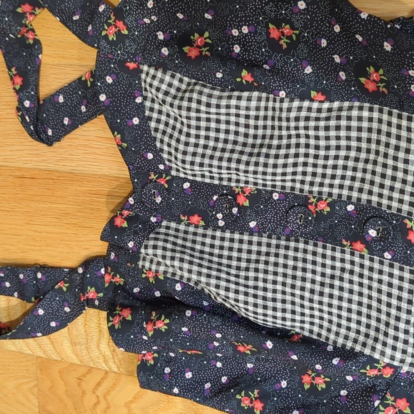 Modcloth Black floral dress with cross pattern center Small NWT - Picture 4 of 11